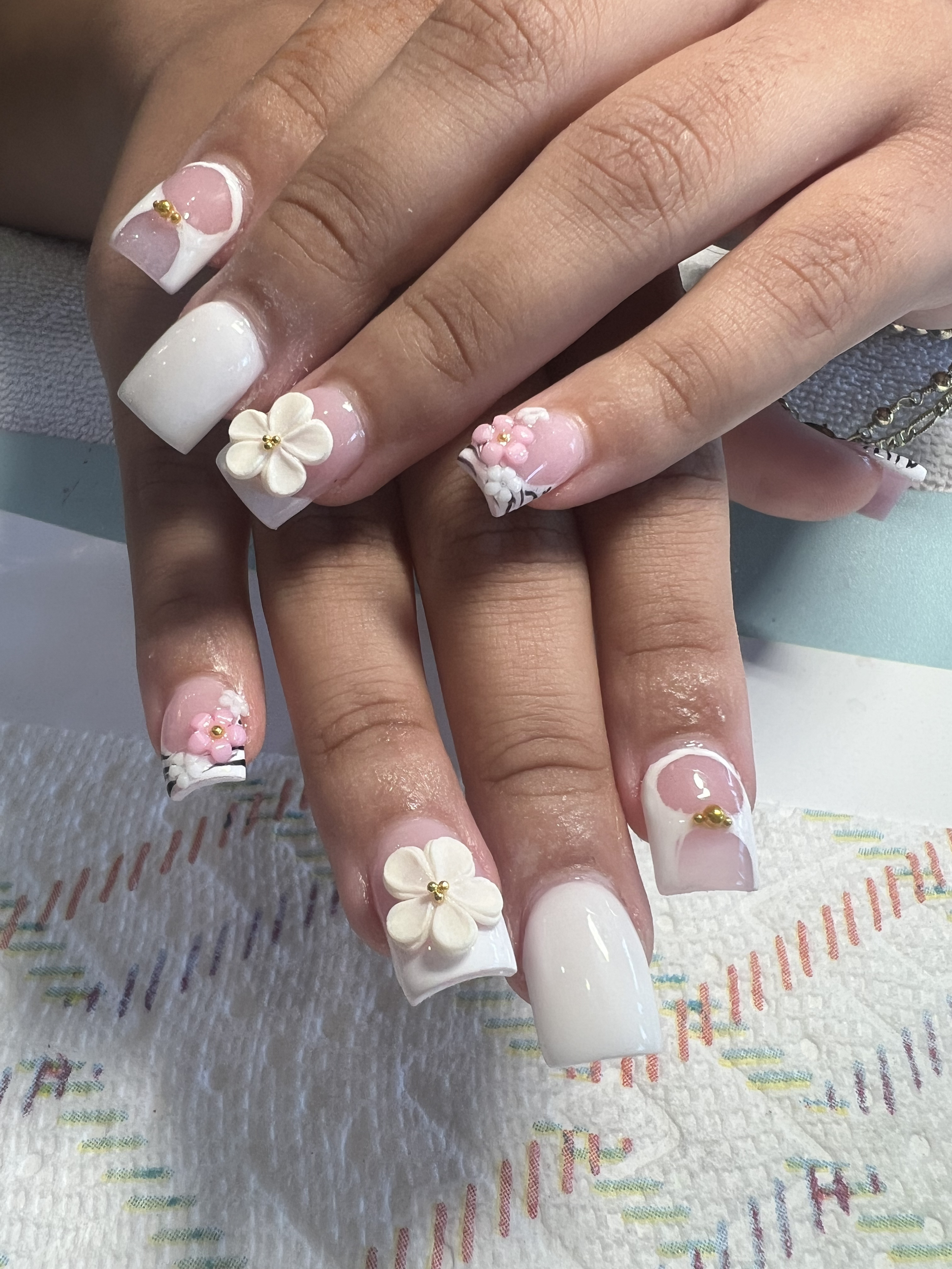 Neutral luxury nail design